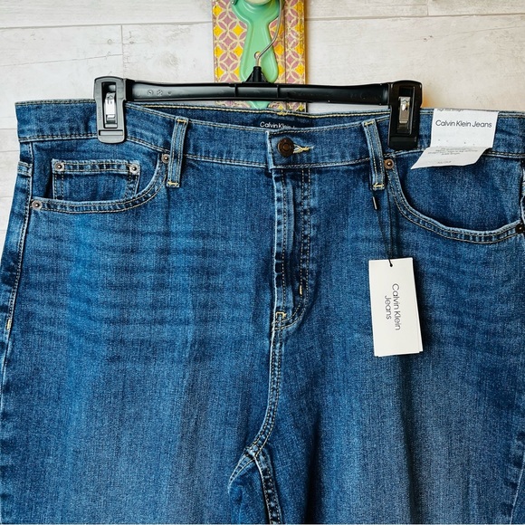 NWT Calvin Klein jeans high rise straight with raw hem - Picture 5 of 5